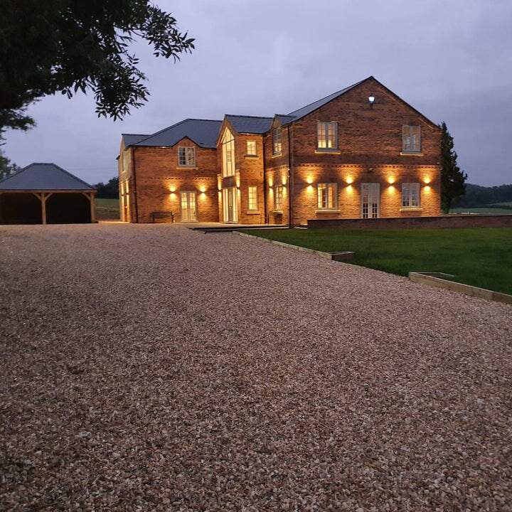 Chargez l'image dans la visionneuse de la galerie, Driveway Gravel driveway grid with stones in for gravel stabilisation
