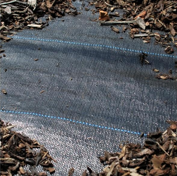 Chargez l'image dans la visionneuse de la galerie, Mulch fabric that keeps weeds down
